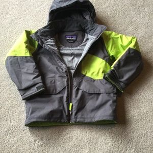 EUC Patagonia boys size small green/gray Snowshot jacket